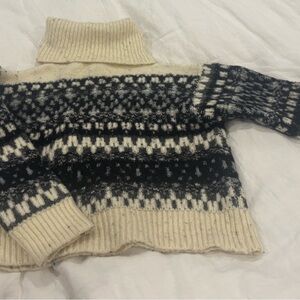 Universal Thread Black and Cream Patterned Turtleneck Sweater